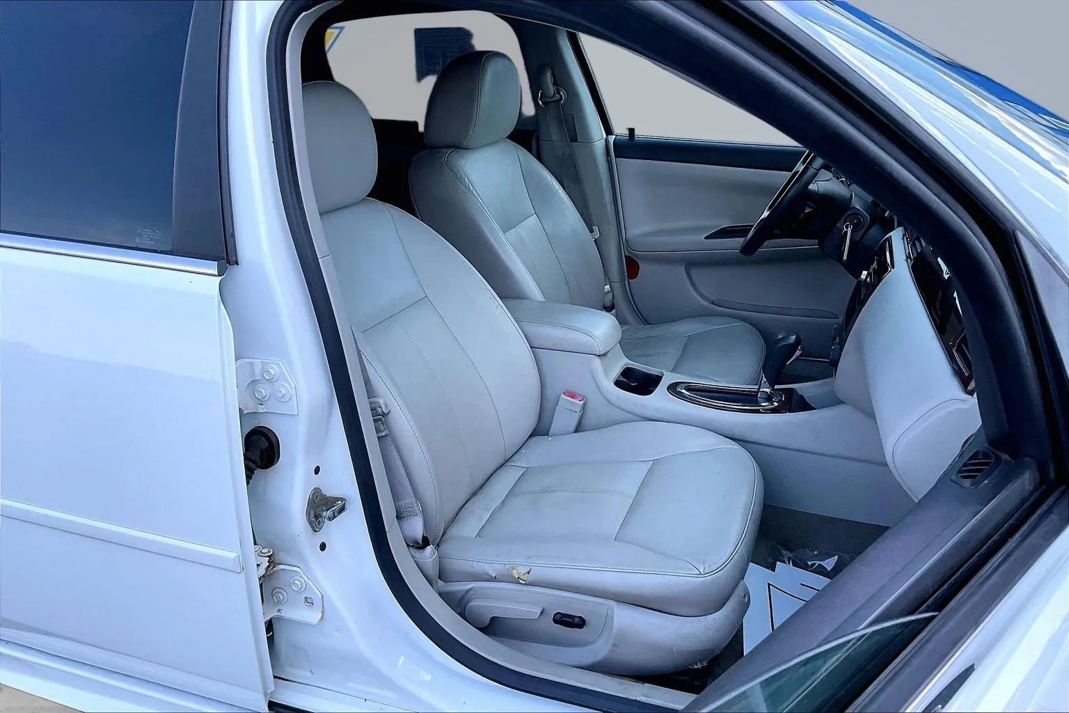 Used 2011 Chevrolet Impala LT w/ Luxury Edition Package FWD image 29