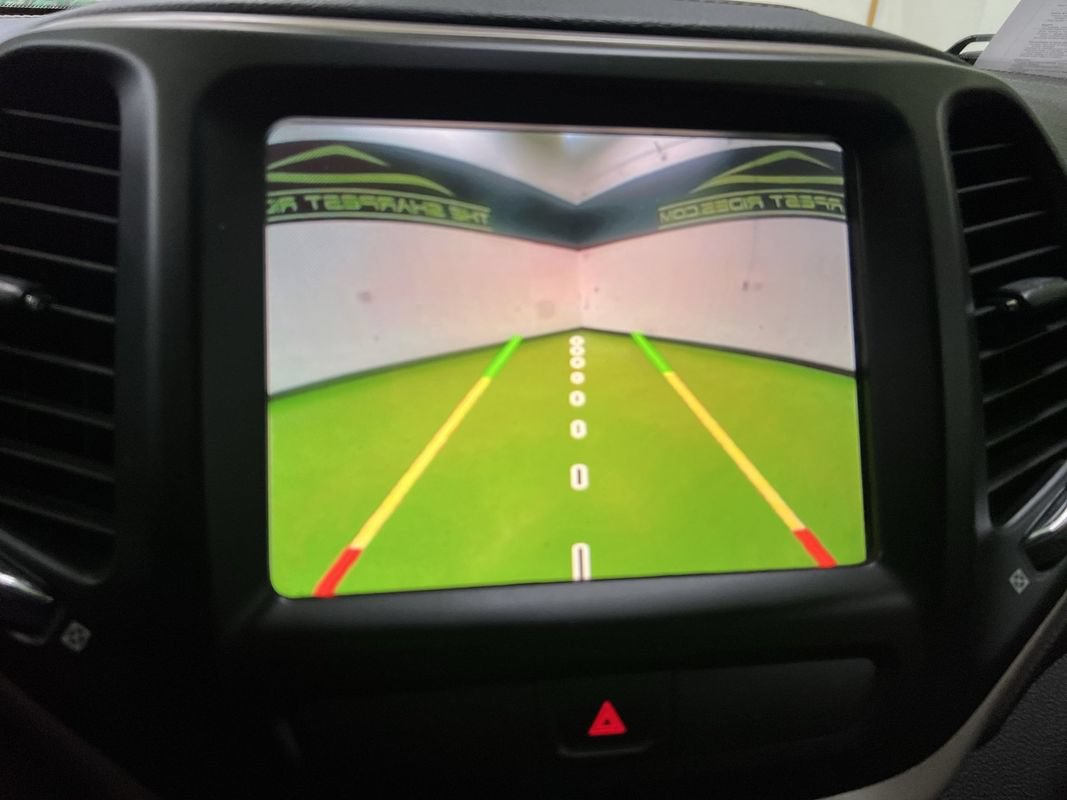 Used 2015 Jeep Cherokee Limited AWD/4WD image 23