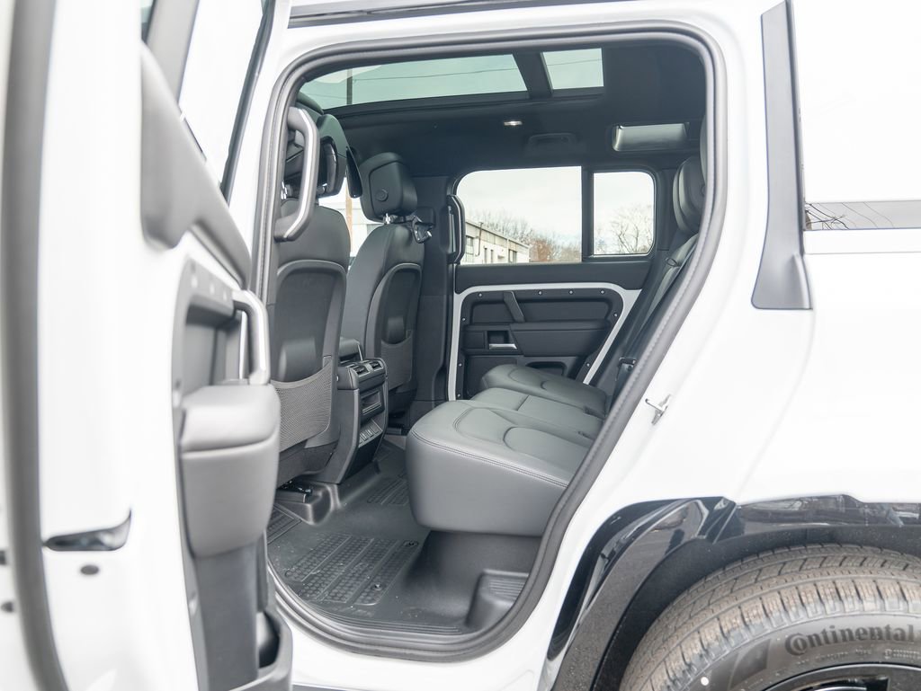 New 2026 Land Rover Defender 110 X-Dynamic SE image 21