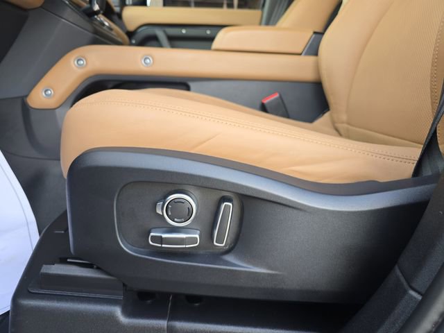 Used 2025 Land Rover Defender 130 X-Dynamic SE image 30