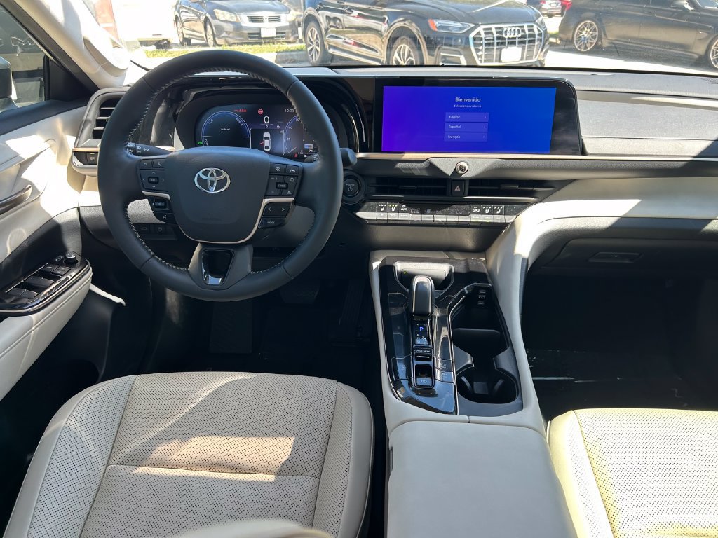 Used 2024 Toyota Crown AWD/4WD image 17