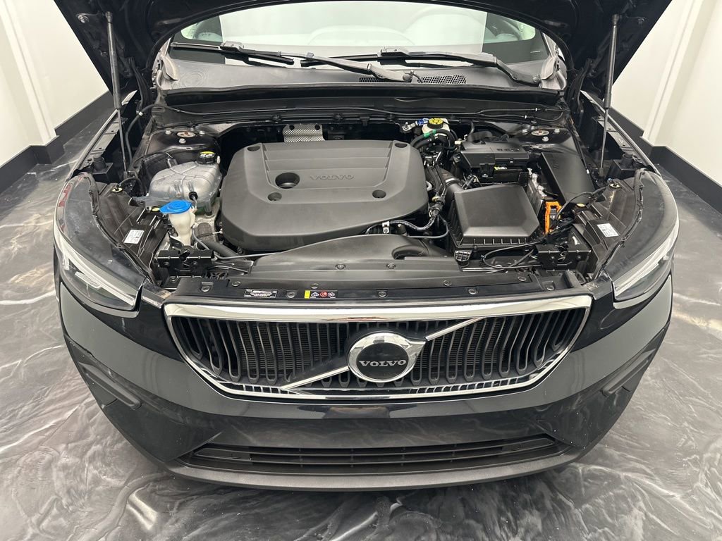 Used 2023 Volvo XC40 B5 Core image 29