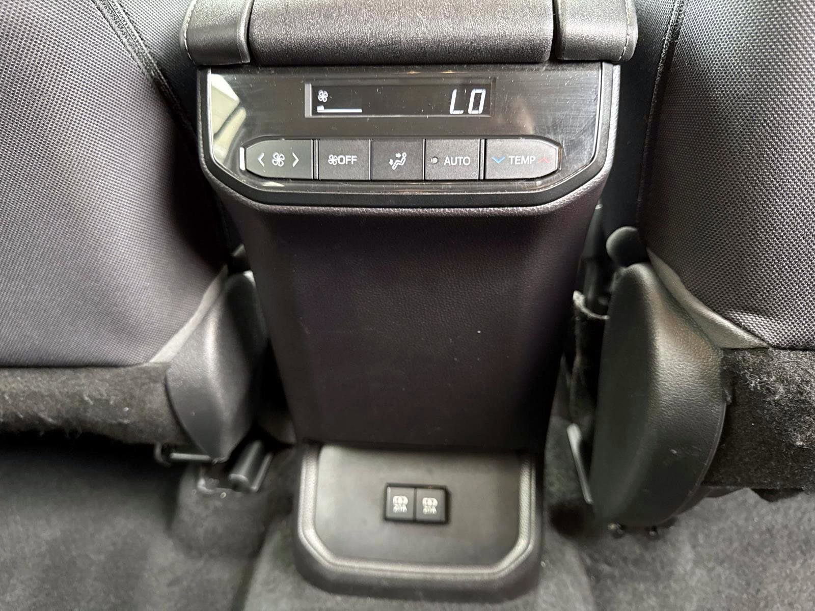 Used 2021 Toyota Highlander LE image 19