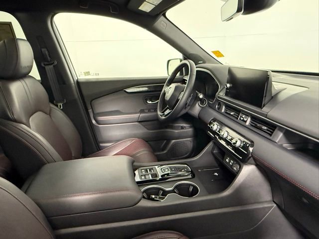Used 2025 Honda Pilot Black Edition image 54