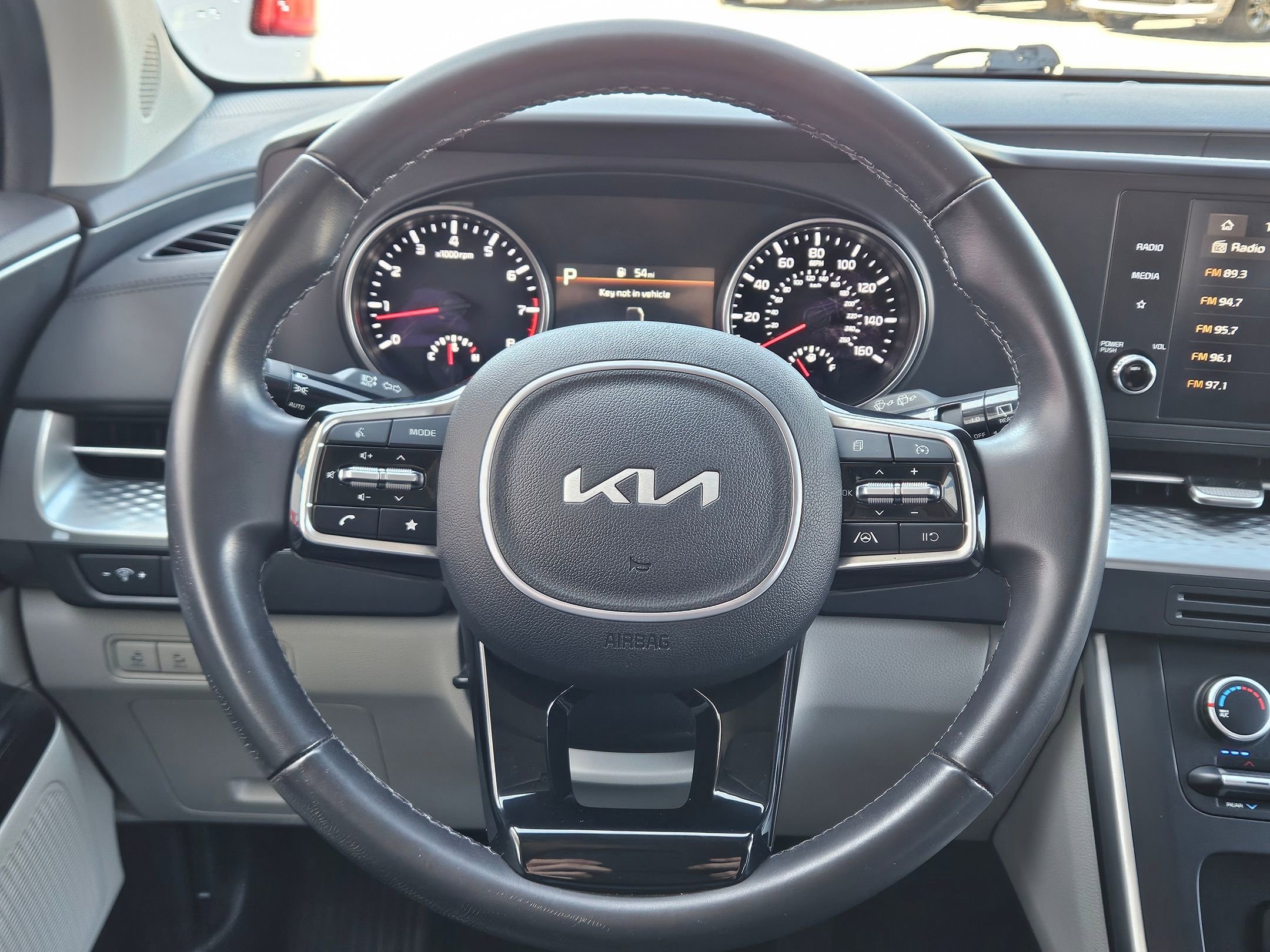 Used 2024 Kia Carnival LX FWD image 15