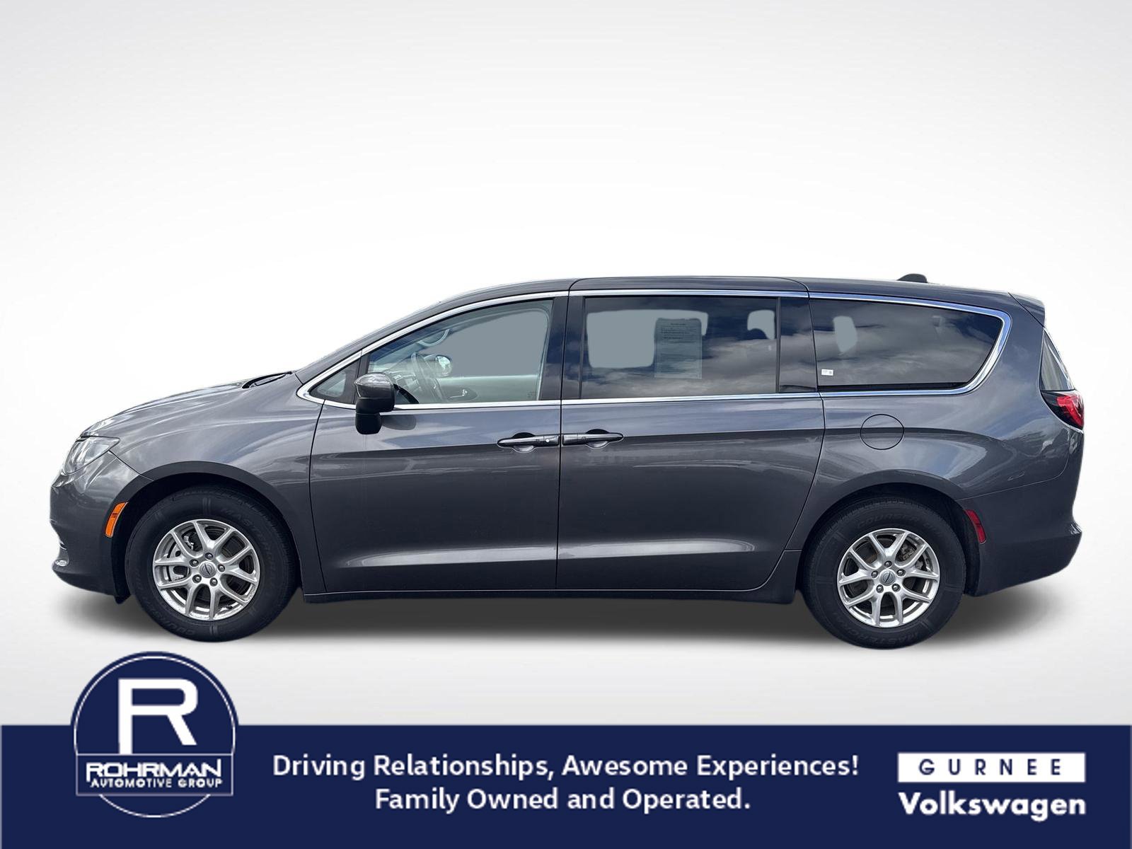 Used 2022 Chrysler Voyager LX FWD image 5