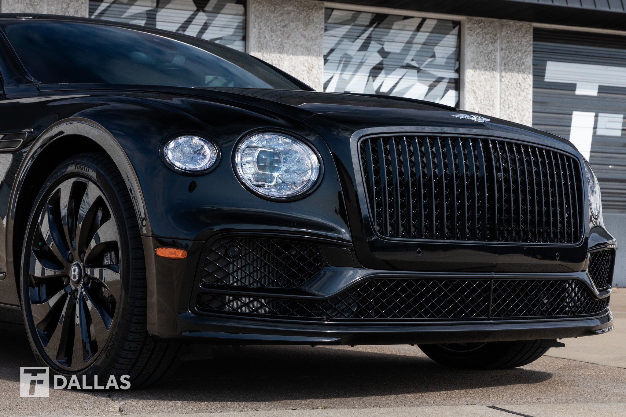 Used 2024 Bentley Flying Spur V8 video 2