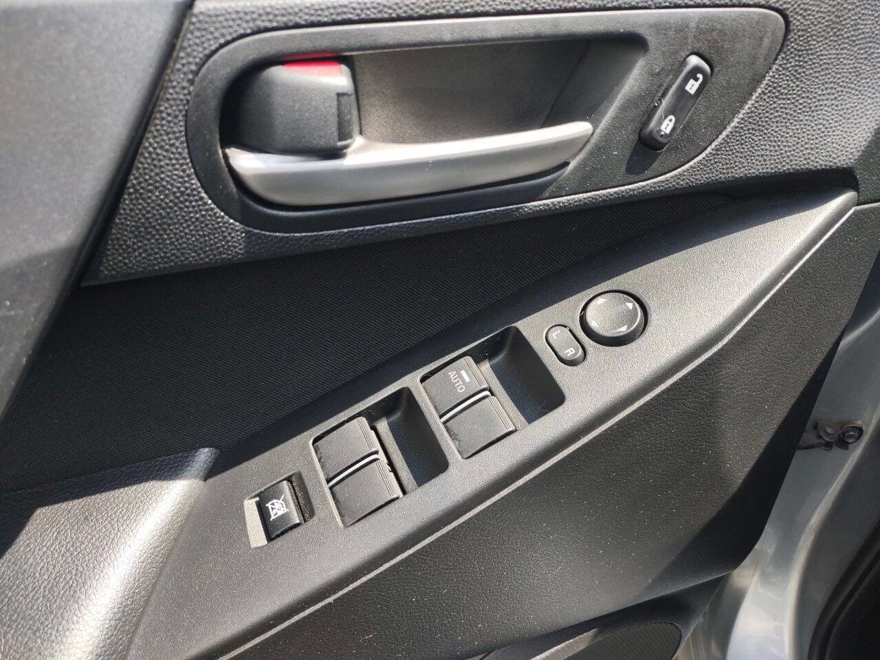 Used 2012 MAZDA MAZDA3 i Touring FWD image 9