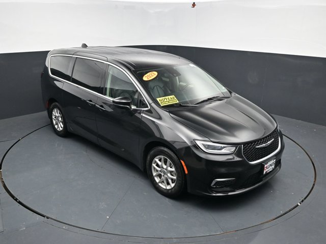 Used 2023 Chrysler Pacifica Touring-L FWD image 34