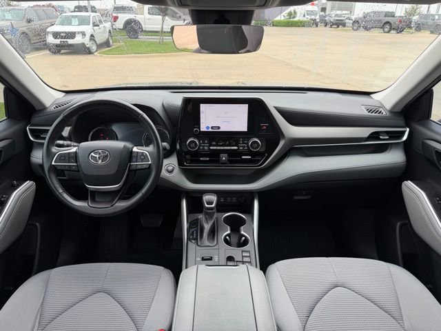 Used 2023 Toyota Highlander LE image 25