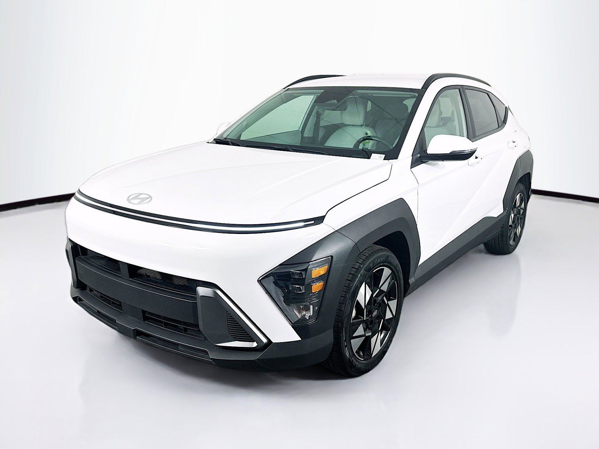 Used 2025 Hyundai Kona SEL FWD image 3