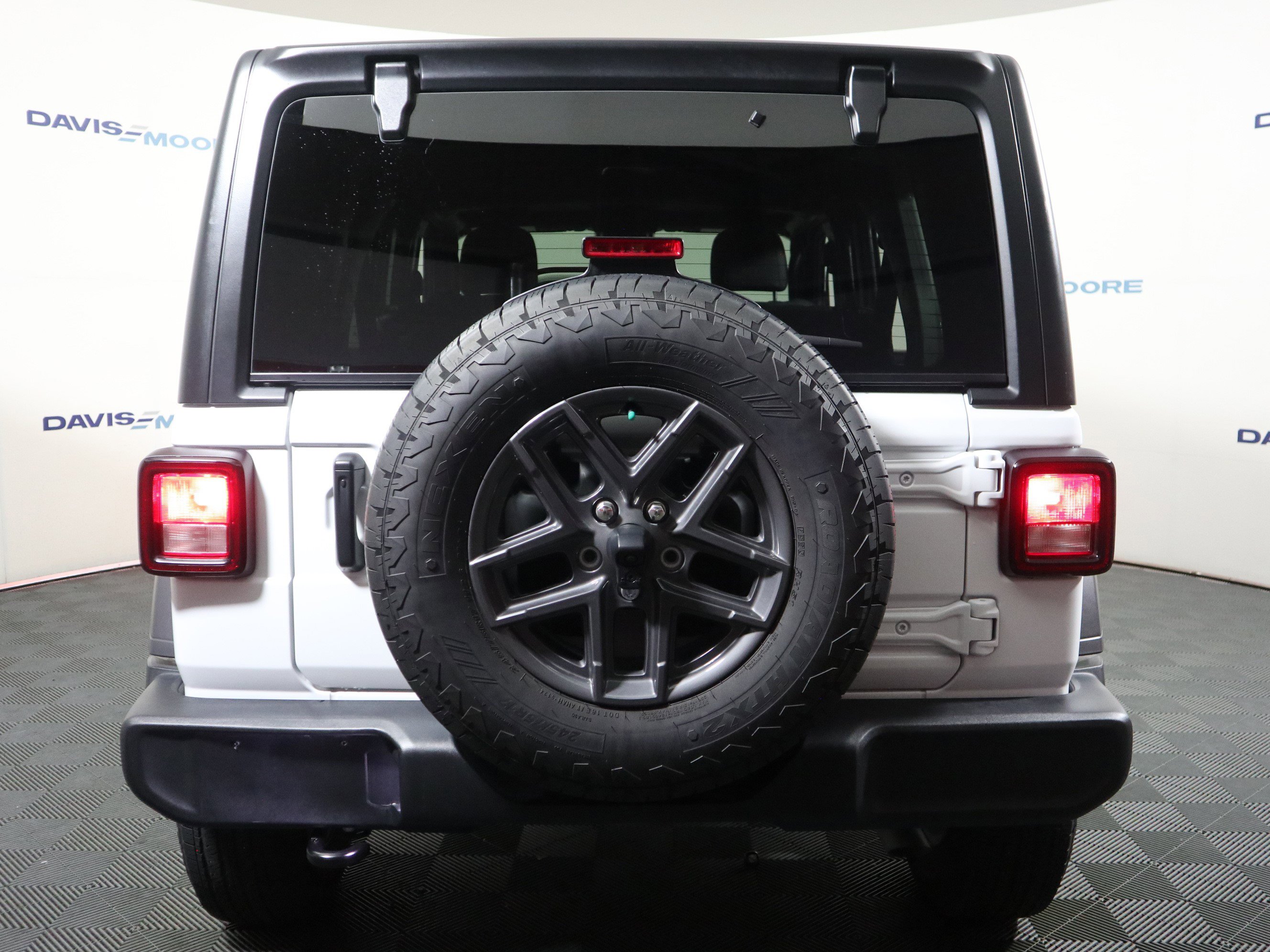 Used 2025 Jeep Wrangler Unlimited Sport AWD/4WD image 7
