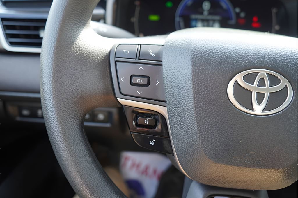 Used 2025 Toyota Camry LE FWD image 20