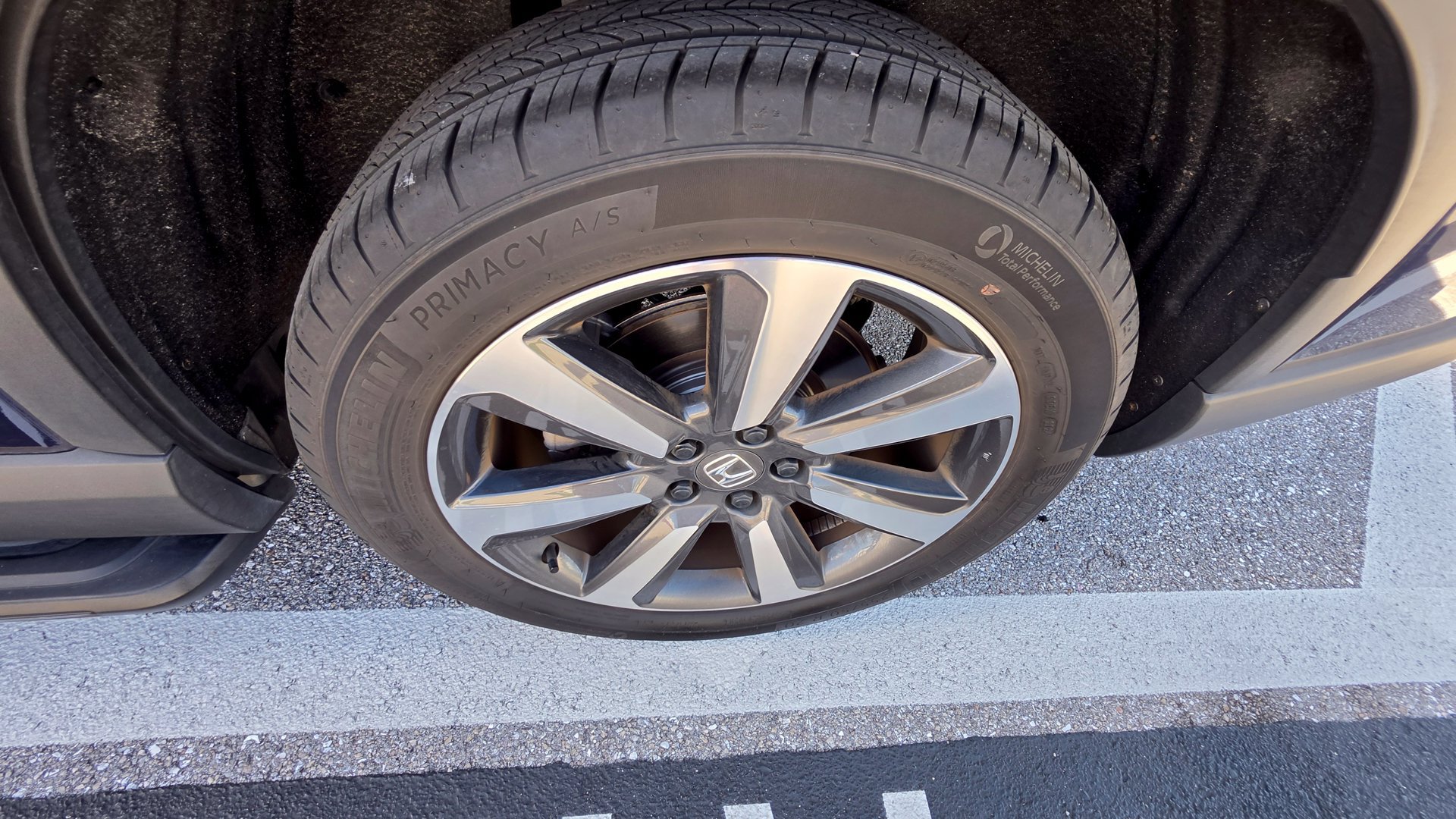 Used 2025 Honda Pilot Touring image 10