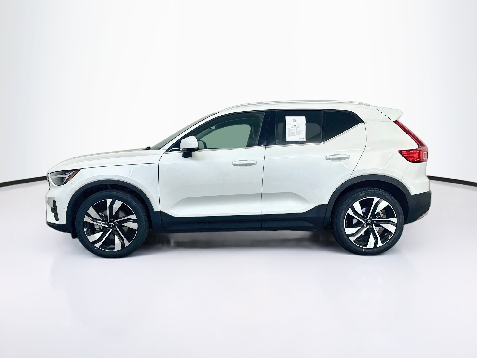 Used 2023 Volvo XC40 B5 Ultimate AWD/4WD image 4