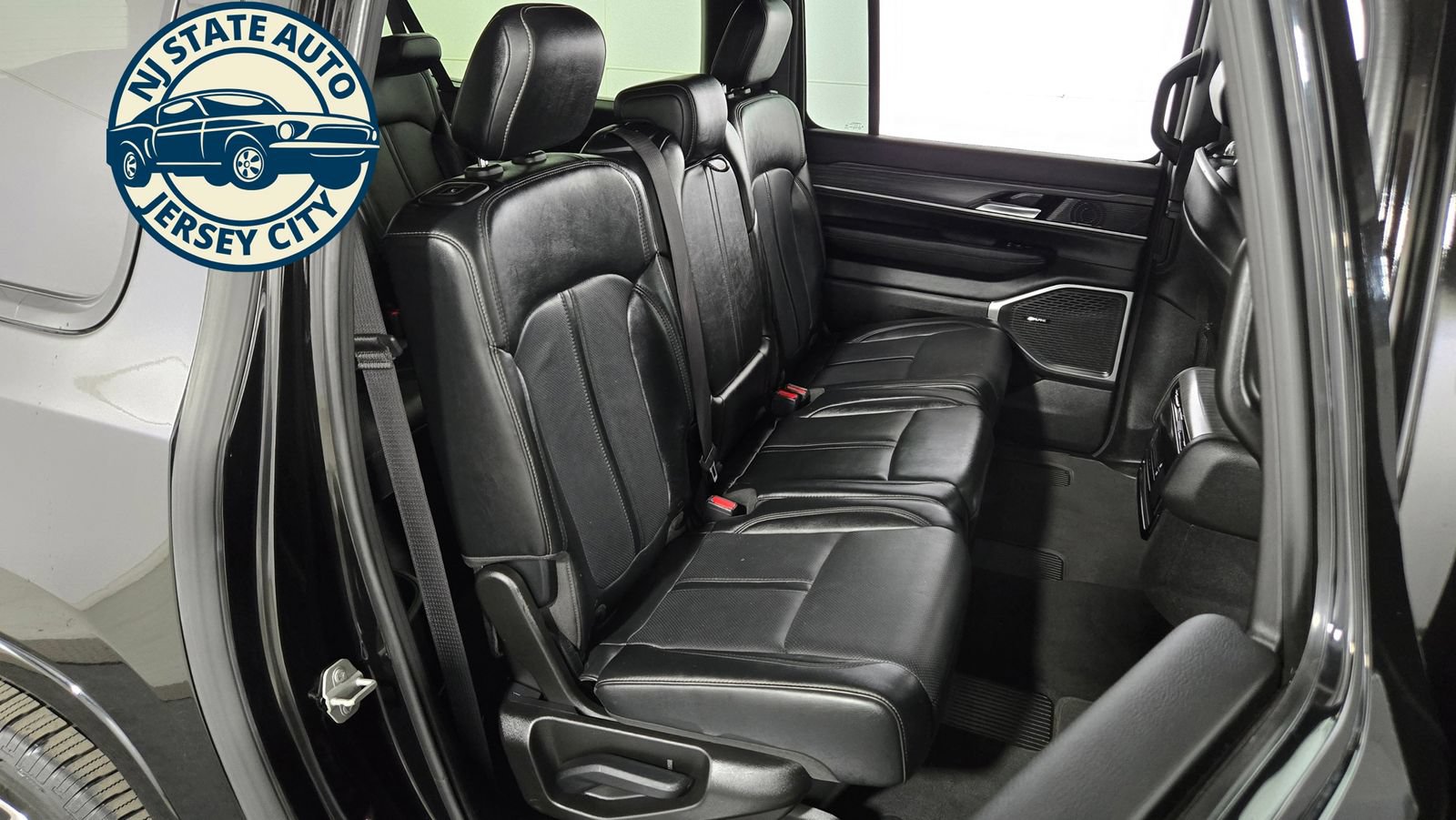 Used 2024 Jeep Wagoneer L Series II w/ Flexible Seating Group AWD/4WD image 41