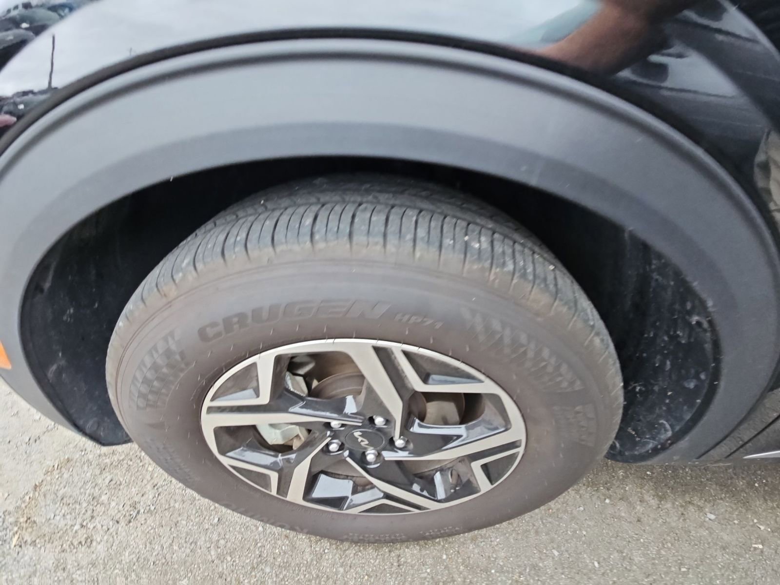 Used 2025 Kia Sportage LX image 6