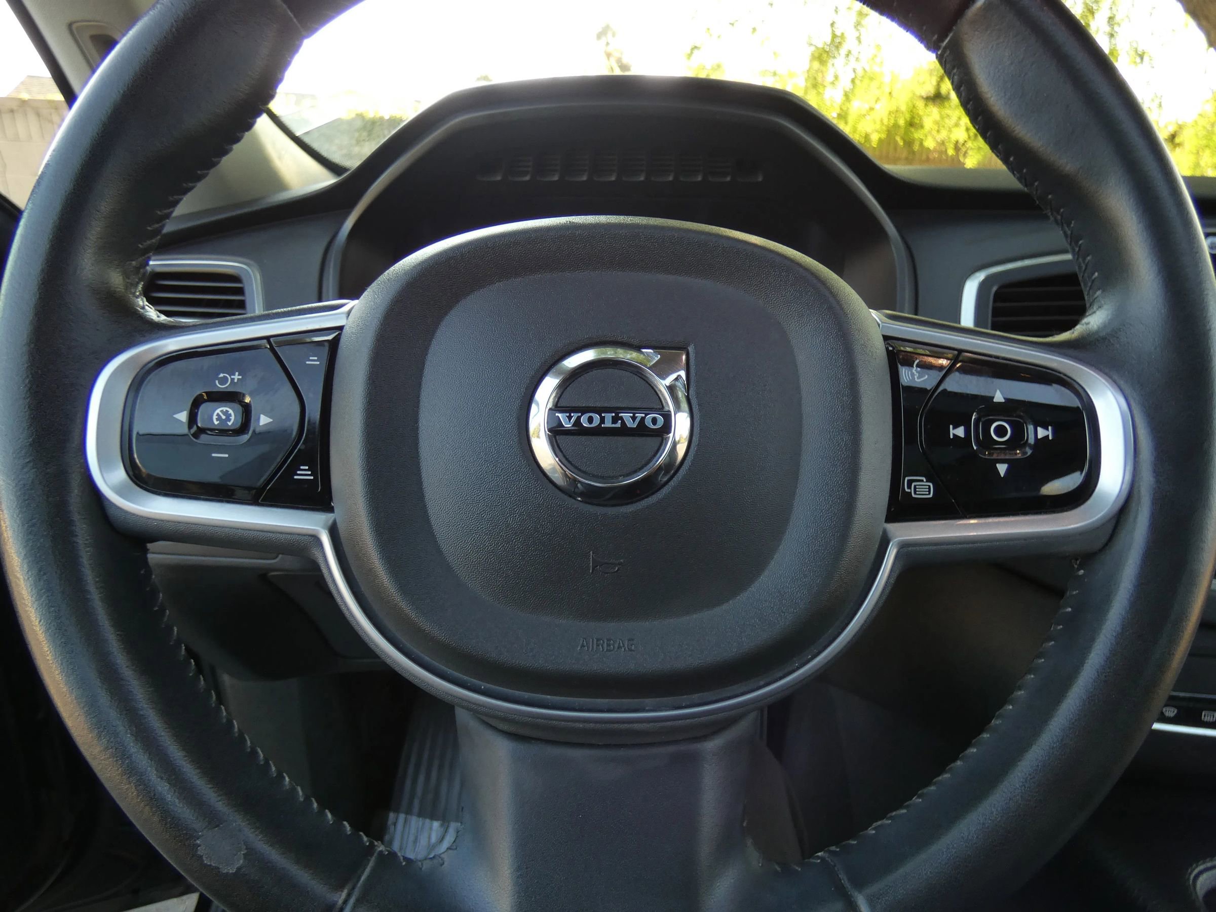 Used 2020 Volvo XC90 T6 Momentum image 59