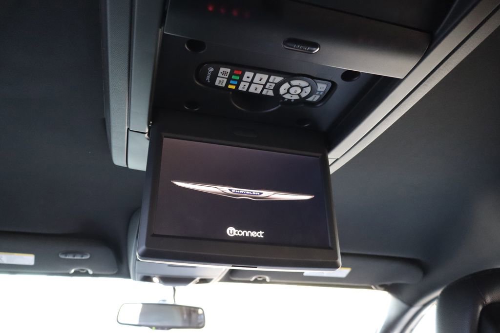 Used 2015 Chrysler Town & Country S w/ Driver Convenience Group FWD image 23