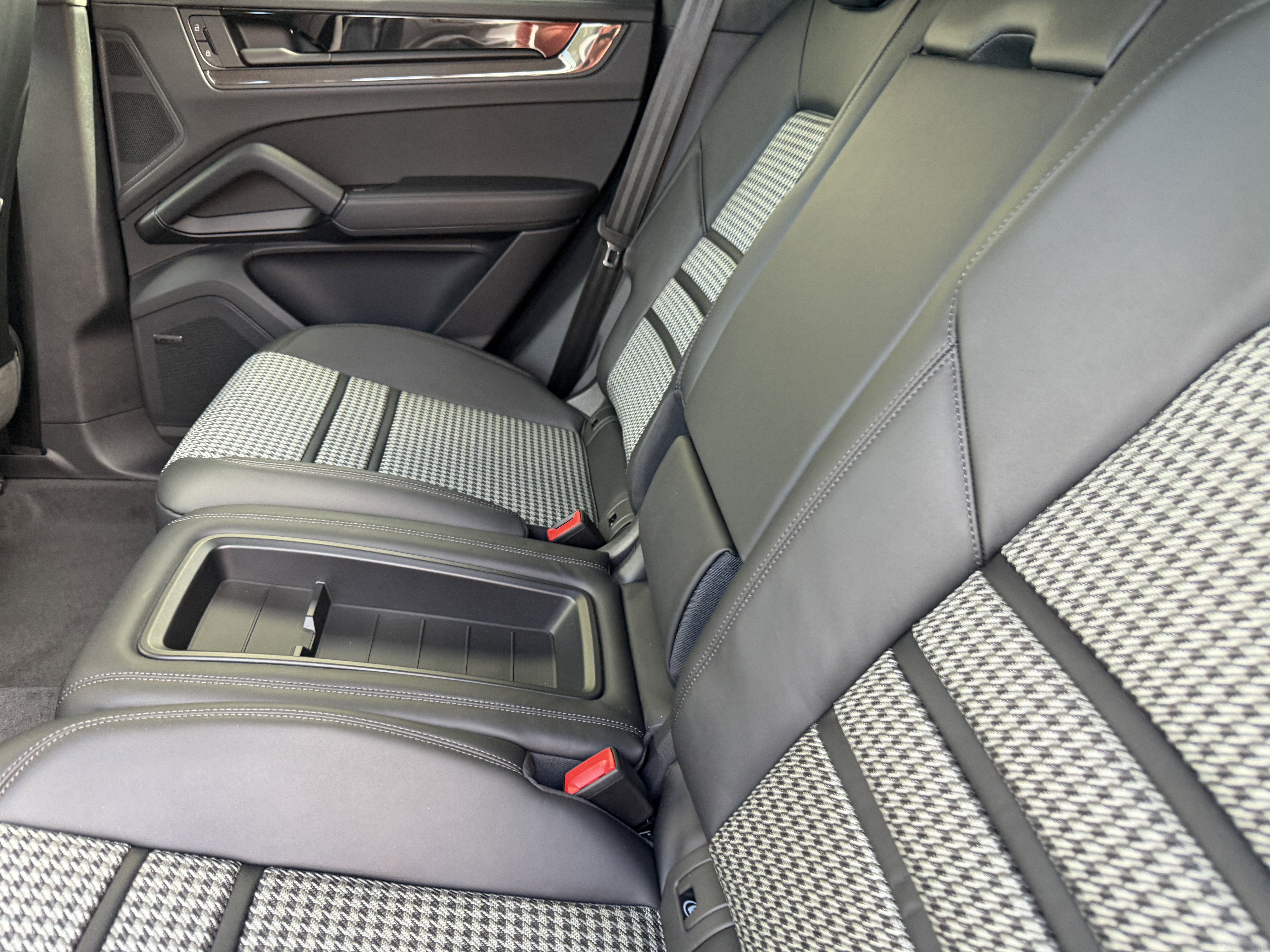 New 2026 Porsche Cayenne GTS image 21