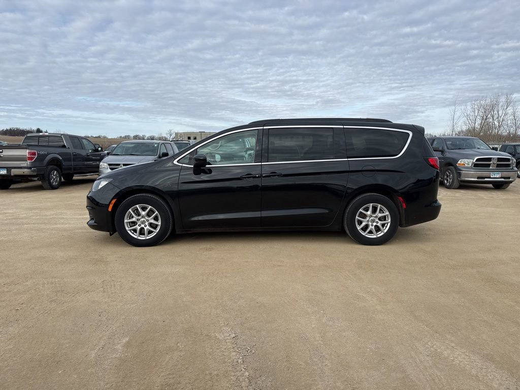 Used 2021 Chrysler Voyager Lxi image 4