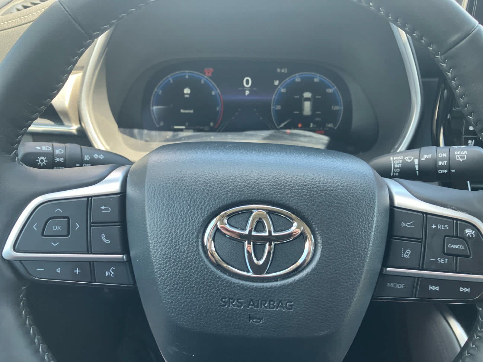 Certified 2025 Toyota Highlander Limited AWD/4WD image 18
