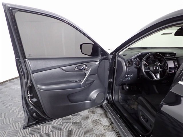 Used 2020 Nissan Rogue SV image 23