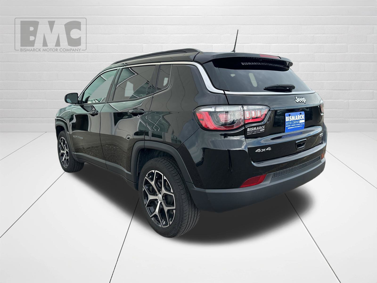 Used 2024 Jeep Compass Latitude AWD/4WD image 4