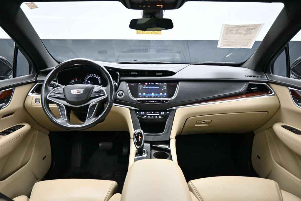 Used 2017 Cadillac XT5 Luxury w/ Driver Awareness Package FWD image 14
