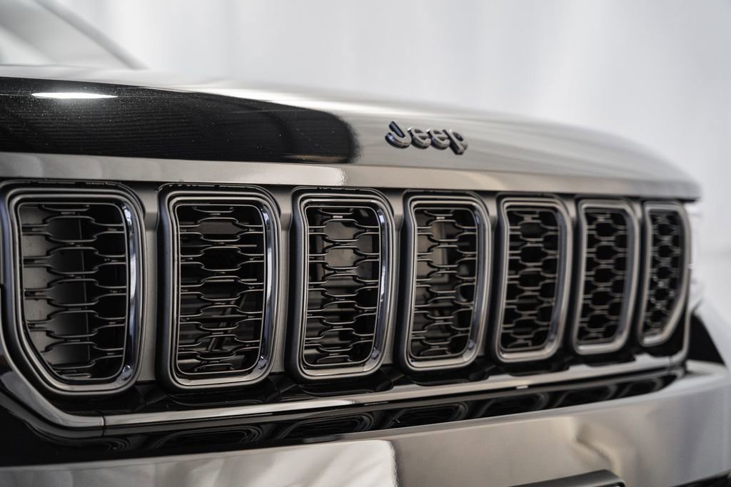 New 2025 Jeep Grand Cherokee 4WD image 11