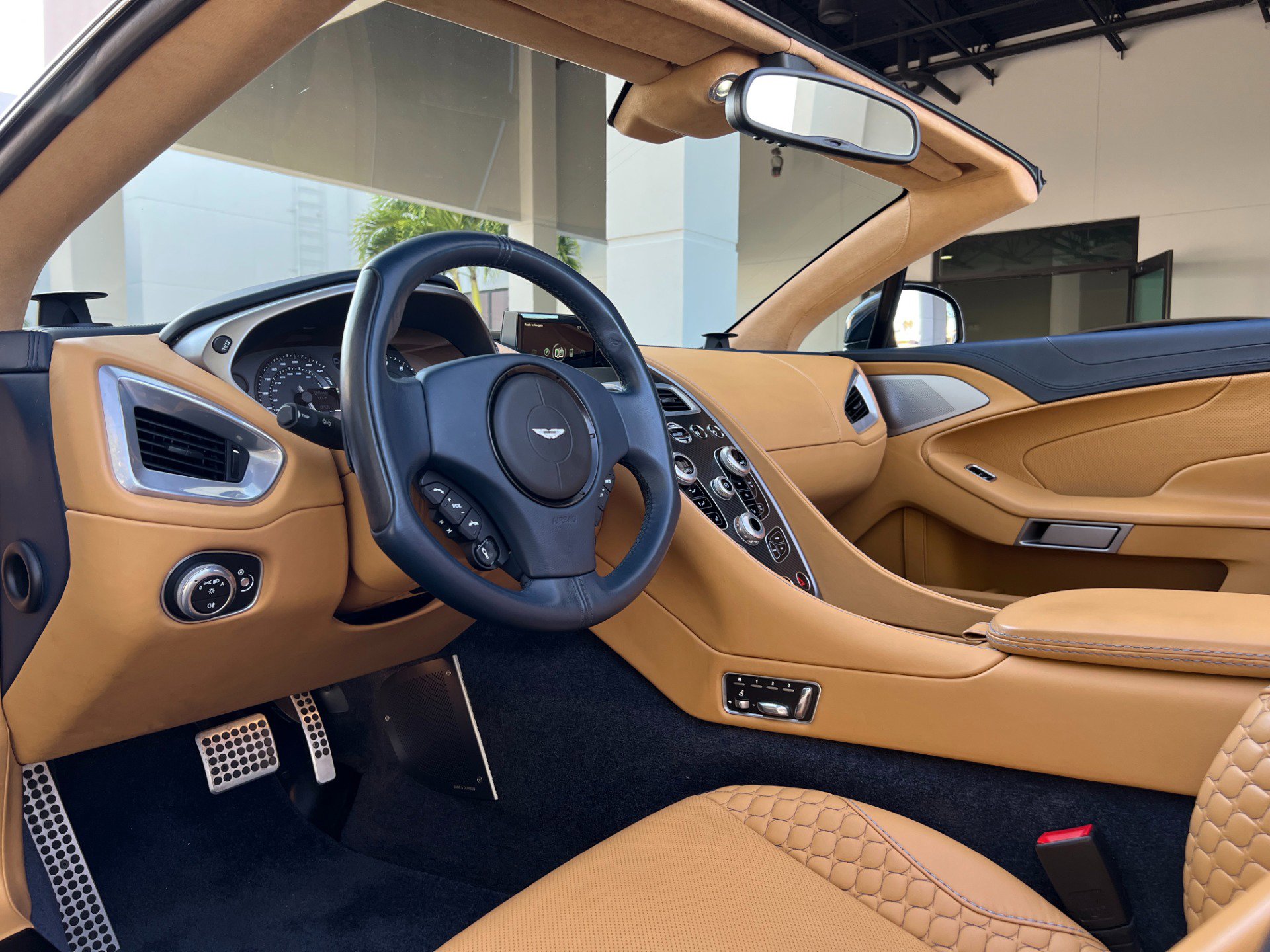 Used 2014 Aston Martin Vanquish Volante image 24