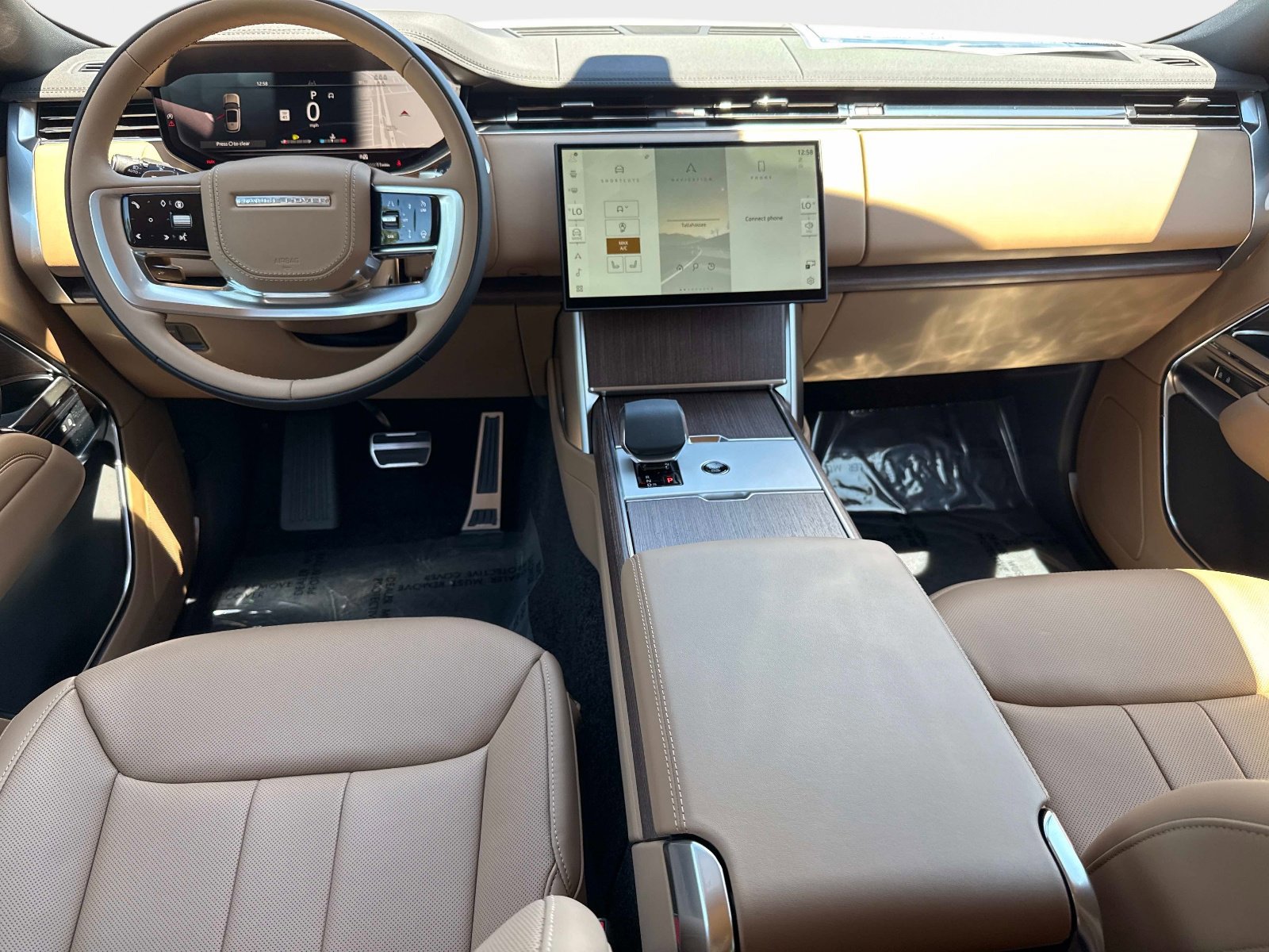 New 2026 Land Rover Range Rover Long Wheelbase SE AWD/4WD image 17