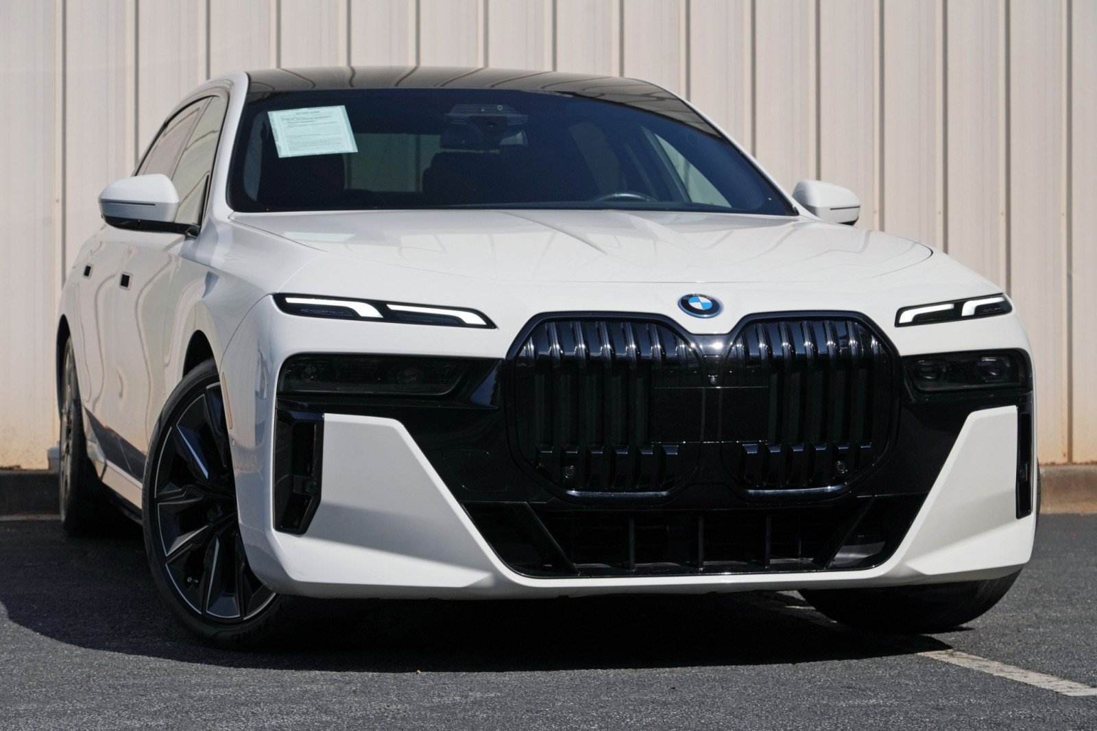 Used 2024 BMW i7 xDrive60 AWD/4WD image 4