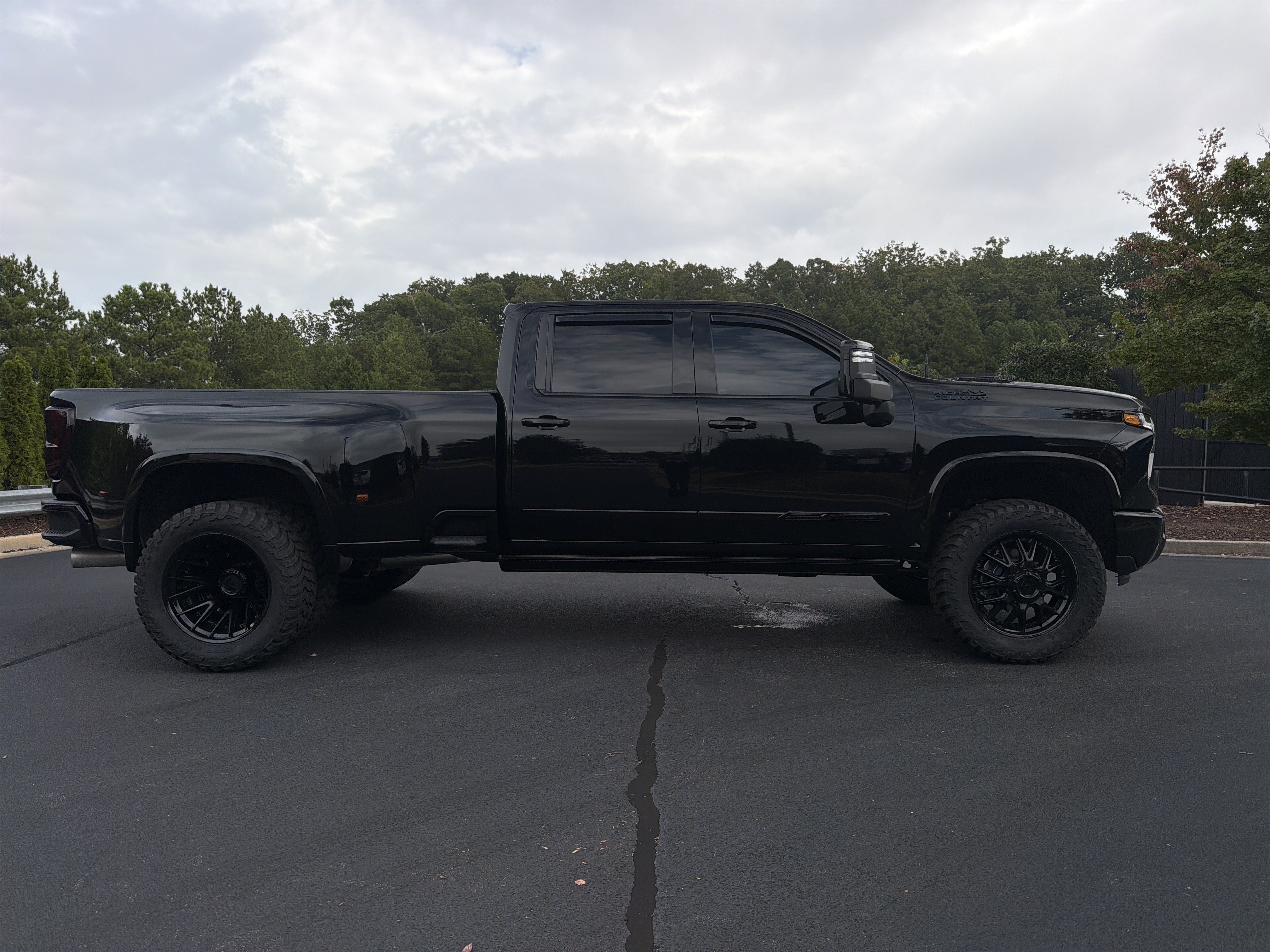 Used 2026 Chevrolet Silverado 3500 High Country w/ High Country Premium Package AWD/4WD image 6