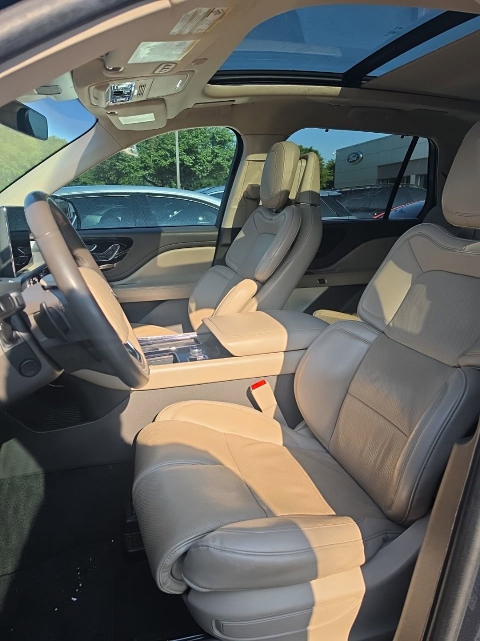 Used 2023 Lincoln Aviator Reserve w/ Equipment Group 201A RWD image 6
