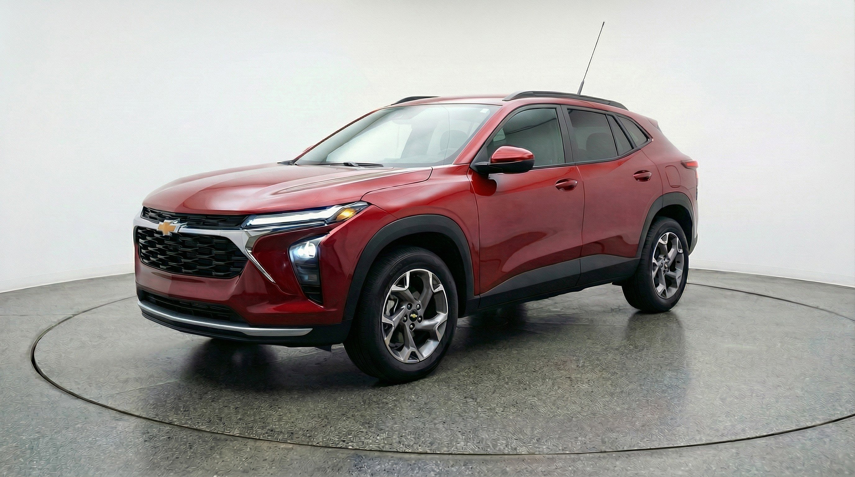 Used 2025 Chevrolet Trax LT FWD image 3