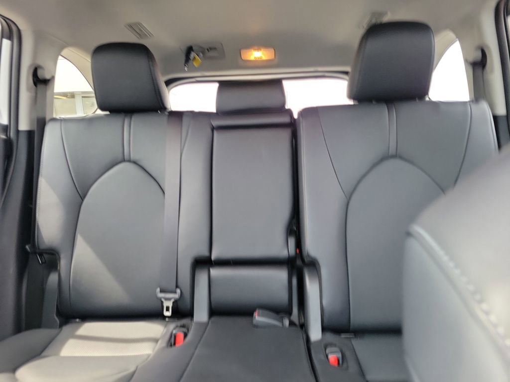 Used 2024 Toyota Highlander Limited AWD/4WD image 17