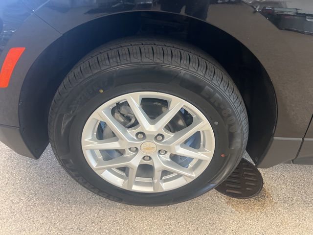 Used 2023 Chevrolet Equinox LS AWD/4WD image 11