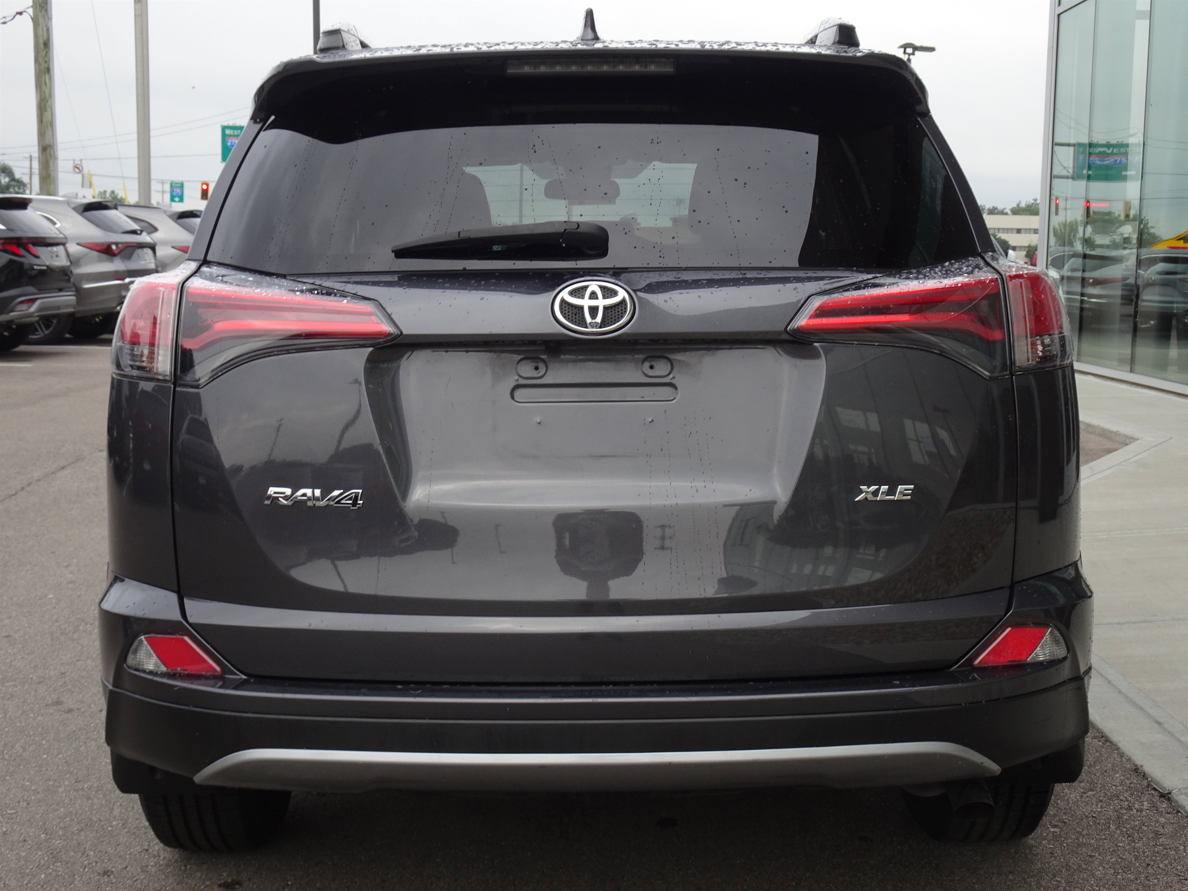 Used 2017 Toyota RAV4 XLE FWD image 4