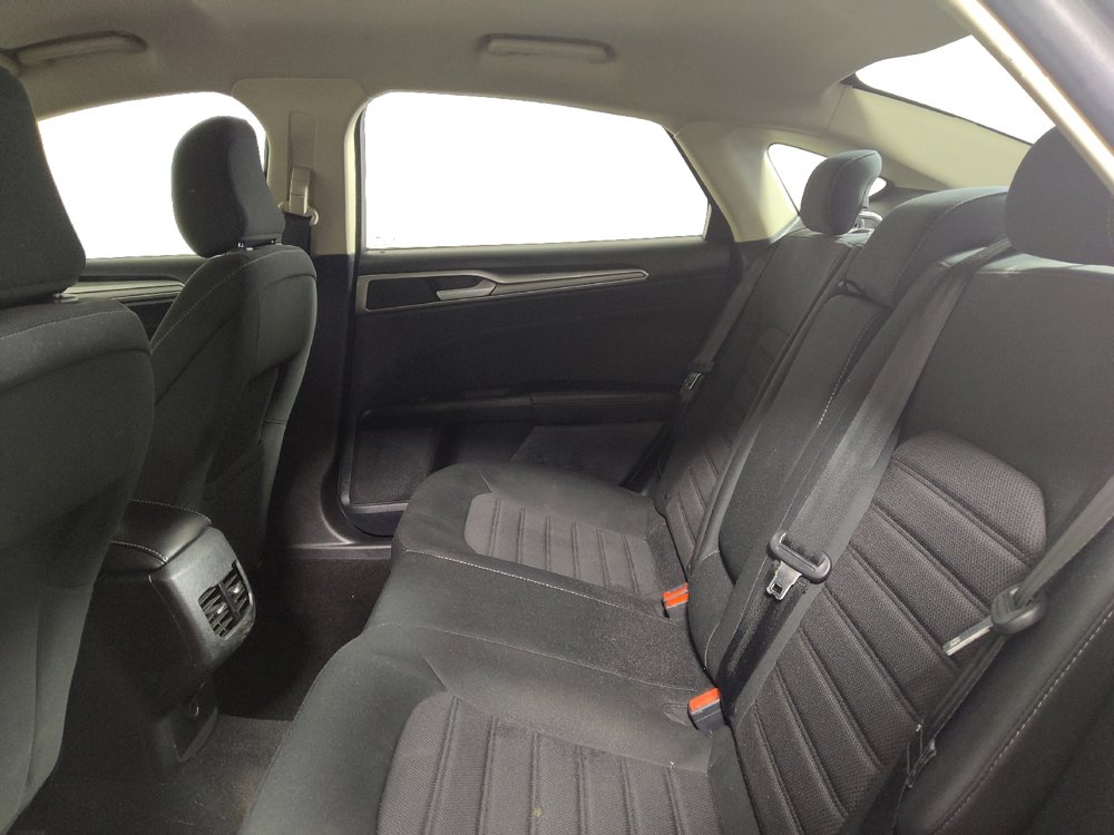 Used 2020 Ford Fusion SE FWD image 18