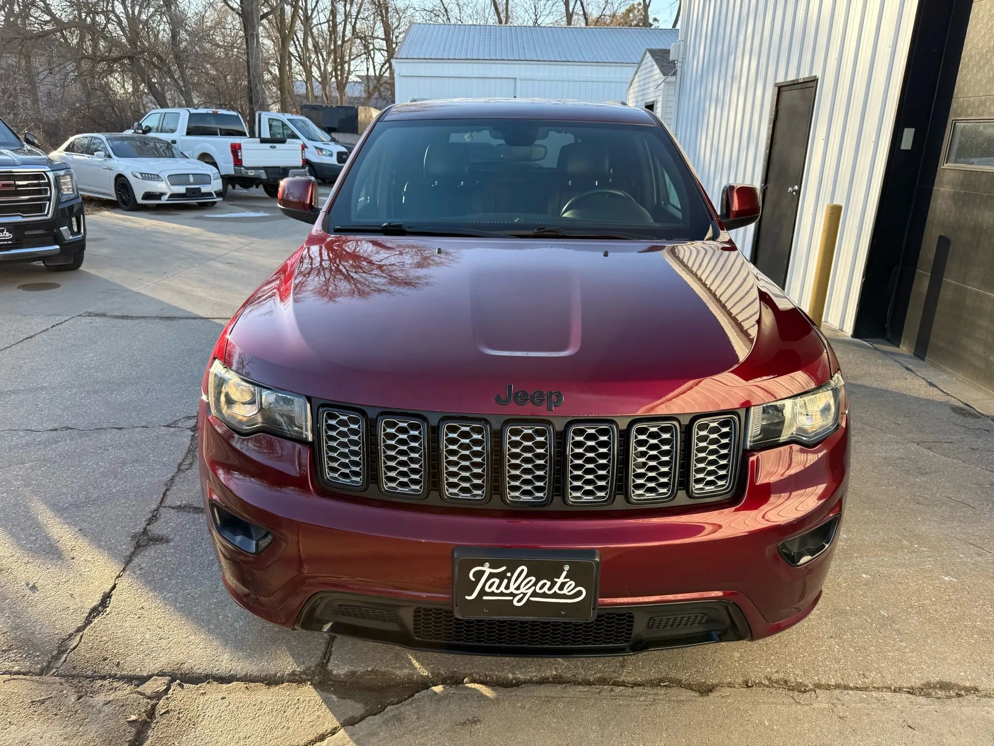 Used 2018 Jeep Grand Cherokee Altitude image 3