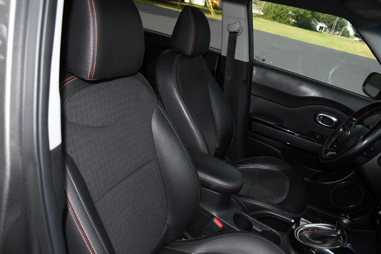 Used 2018 Kia Soul ! FWD image 22