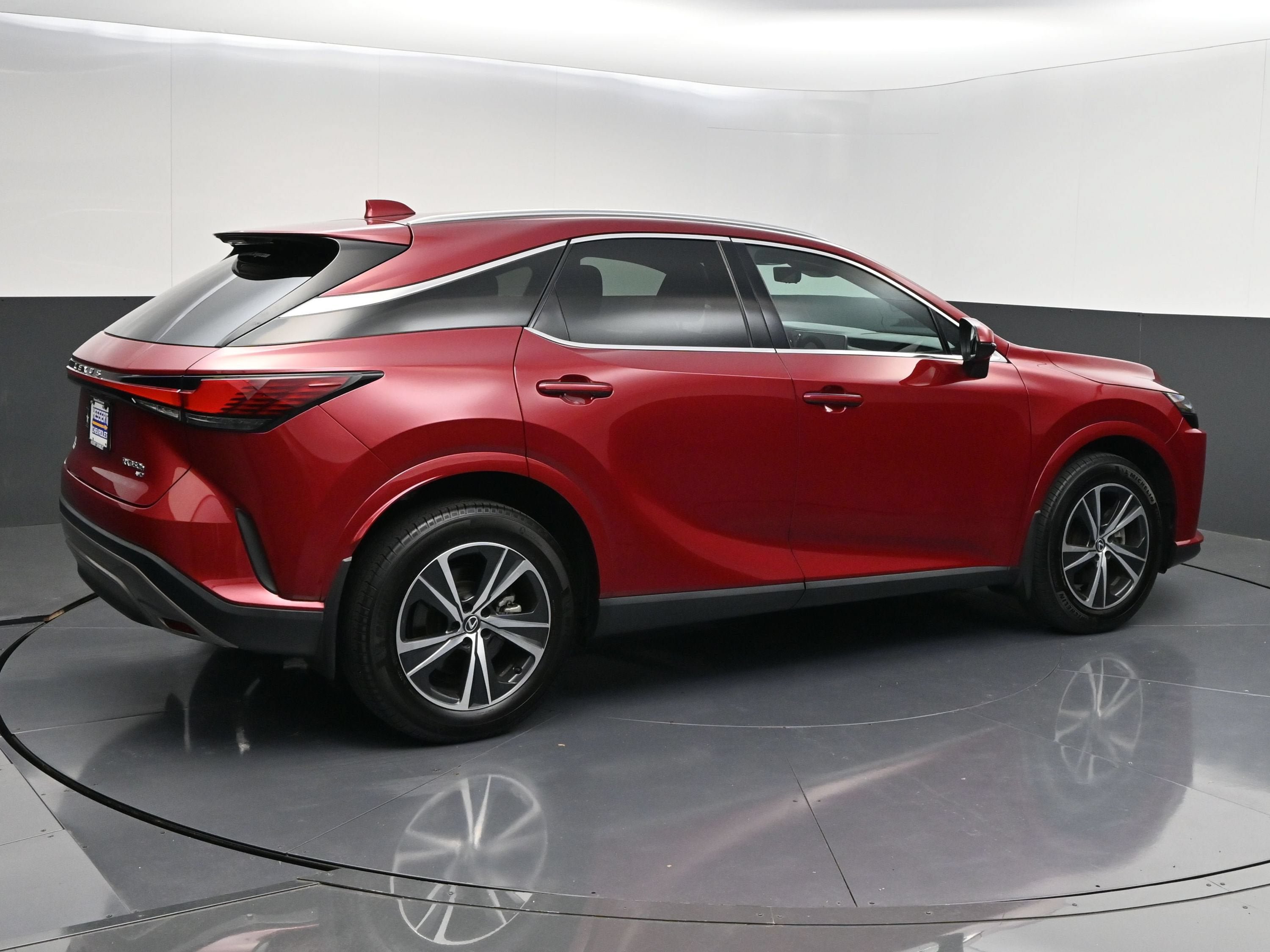 Used 2023 Lexus RX 350h w/ Accessory Package (2T) AWD/4WD image 8