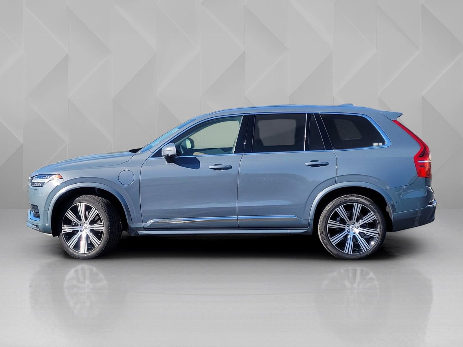 Certified 2023 Volvo XC90 T8 Plus w/ Protection Package Premier image 3