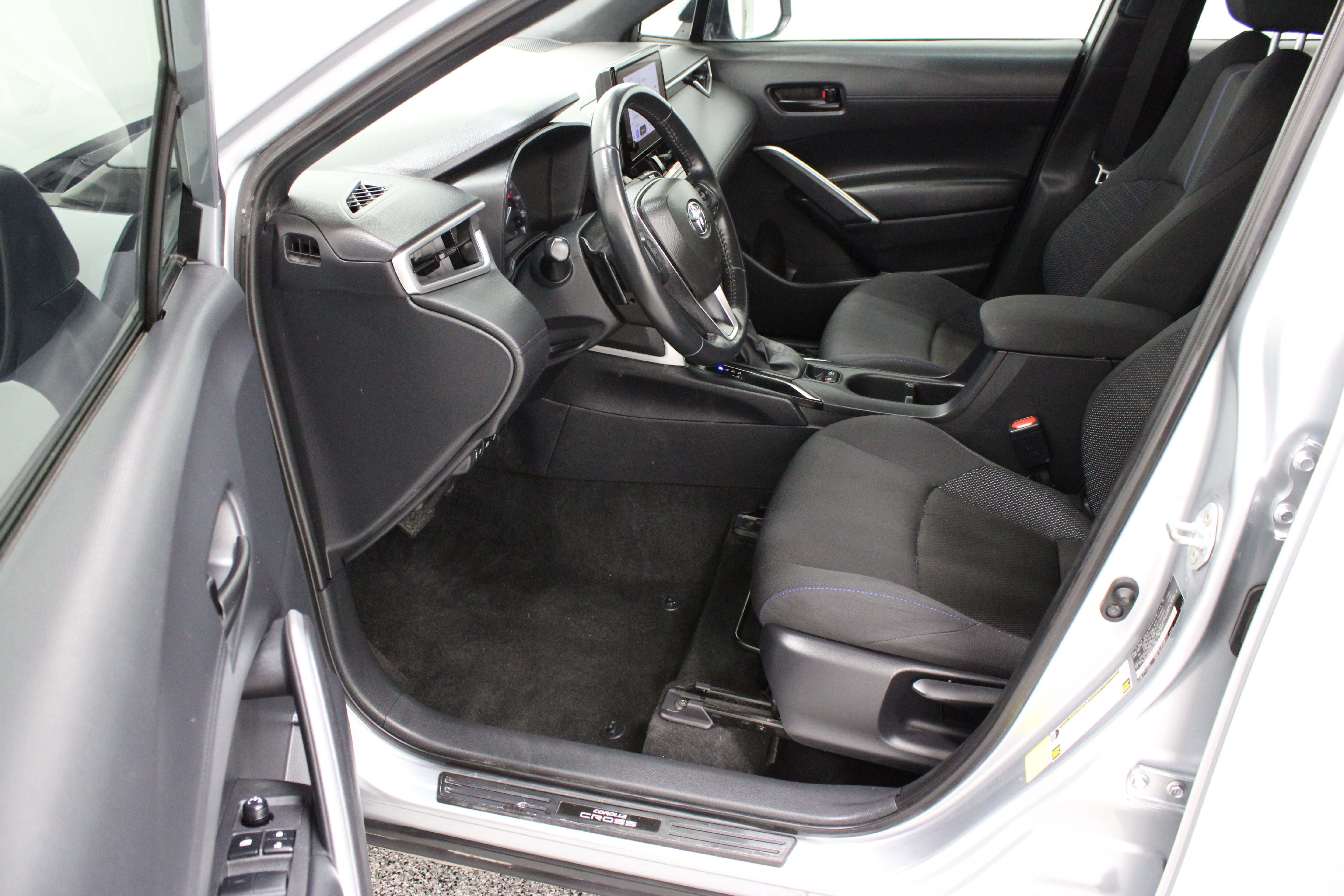 Certified 2024 Toyota Corolla Cross AWD Hybrid image 14