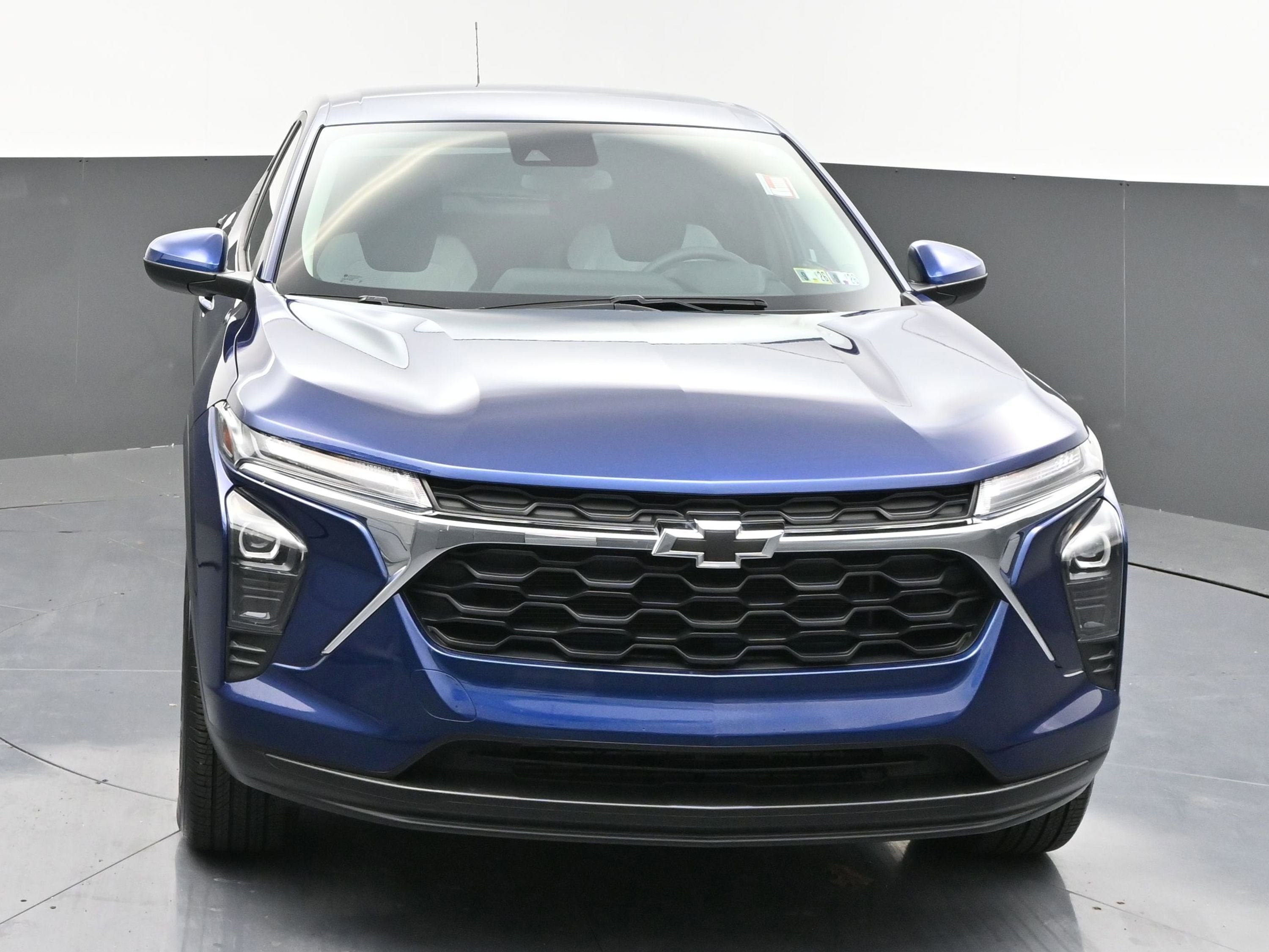 Used 2024 Chevrolet Trax LS w/ LS Convenience Package image 2