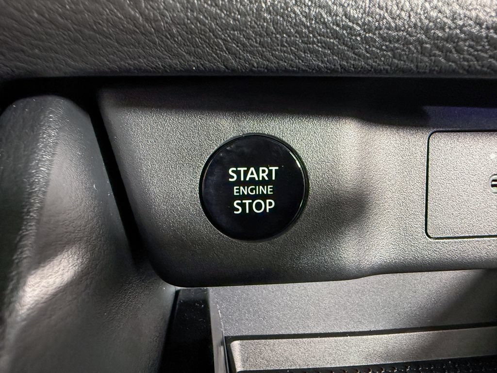 Certified 2026 Nissan Rogue SV AWD/4WD image 32