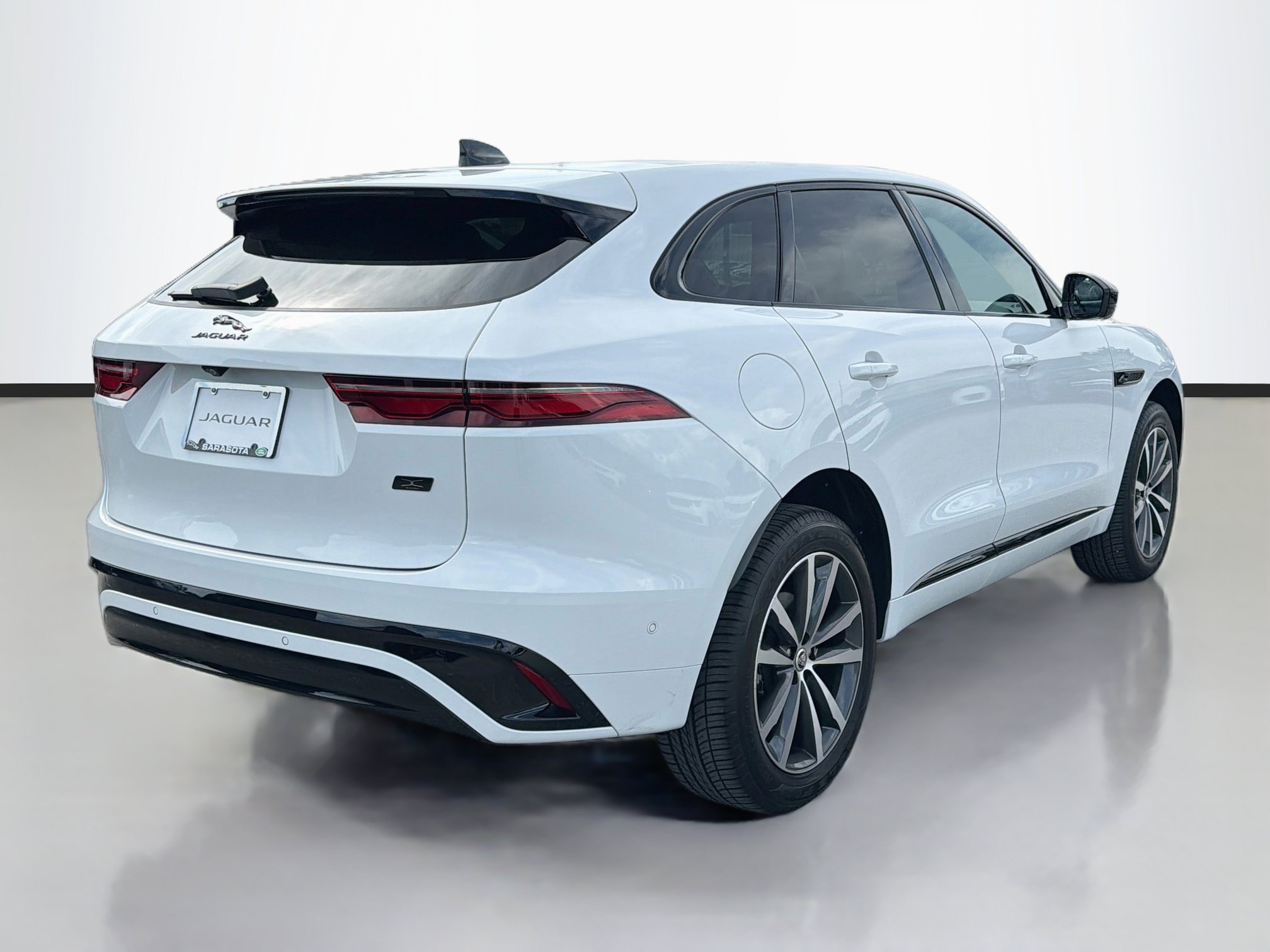 Used 2026 Jaguar F-PACE R-Dynamic S AWD/4WD image 5