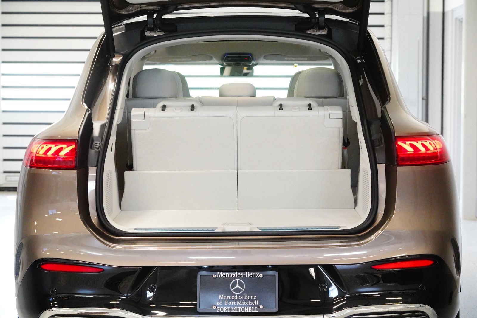 New 2027 Mercedes-Benz EQS 400 4MATIC SUV image 34