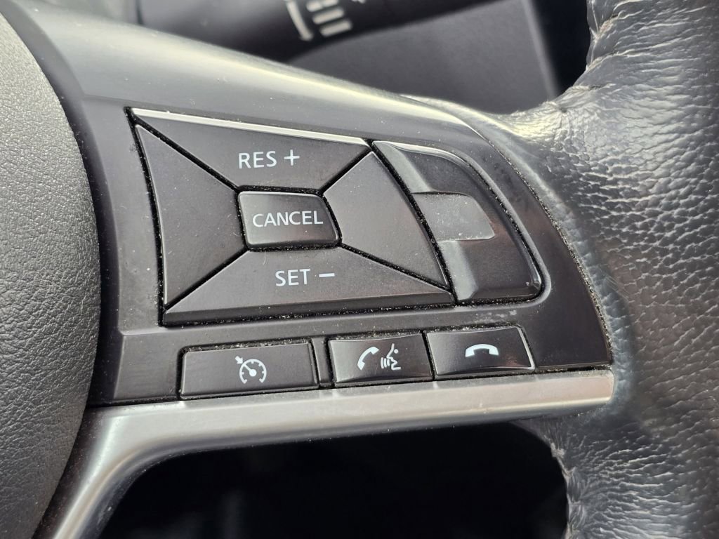 Used 2017 Nissan Rogue SV AWD/4WD image 13